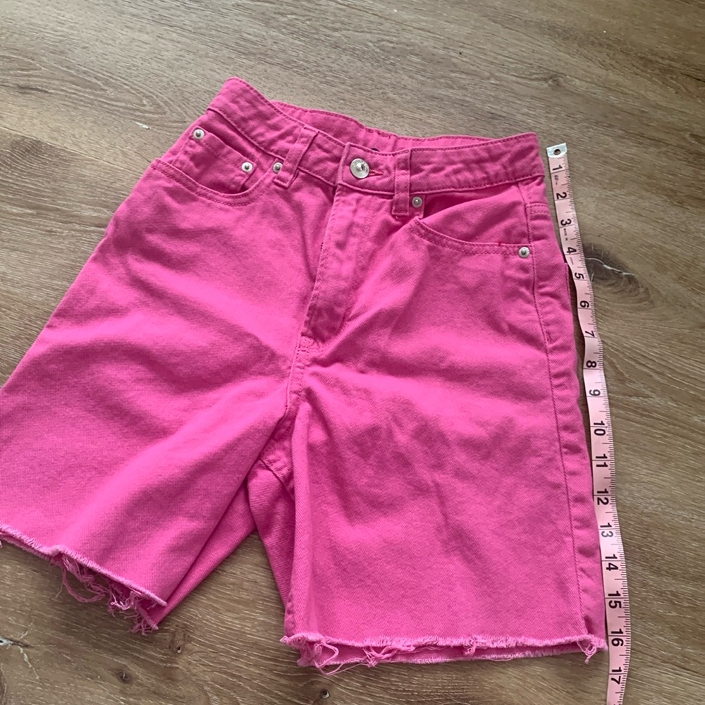 H&M women’s shorts size 0. Great condition
